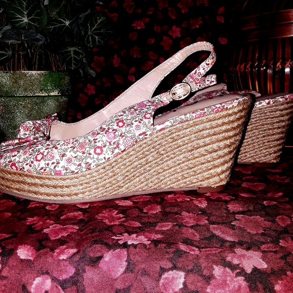 NWOT Unisa Sandals - Picture 2 of 8